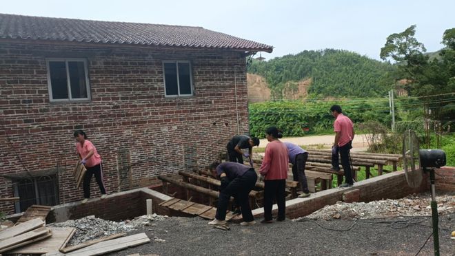怀集一房屋户主未办理报建审批手续擅自加建地坪车库自愿拆除违建！(图2)