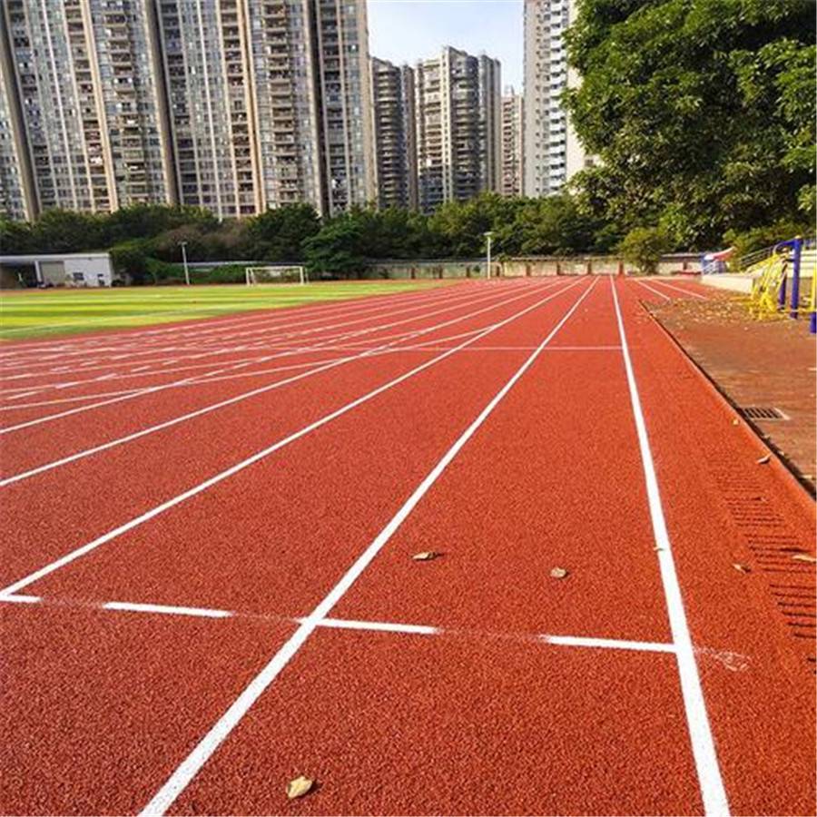 【炫耀蓝体育】塑胶跑道的类型及其使用场景塑胶跑道对于田径运动的重要性