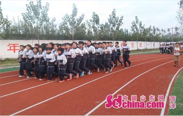 平博pinnacle官网定陶冉堌镇中学400米塑胶跑道投入使用