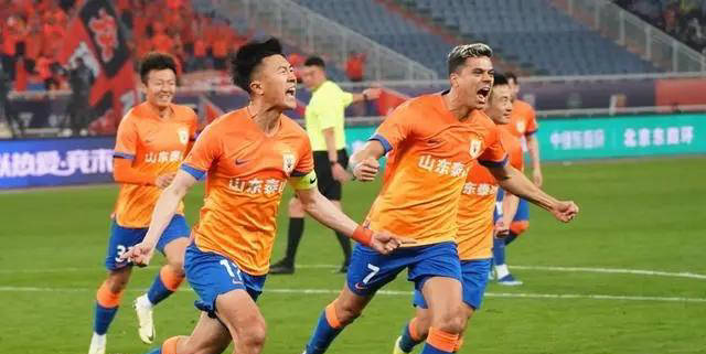 球场之争：球员颓唐再现激励球迷不满