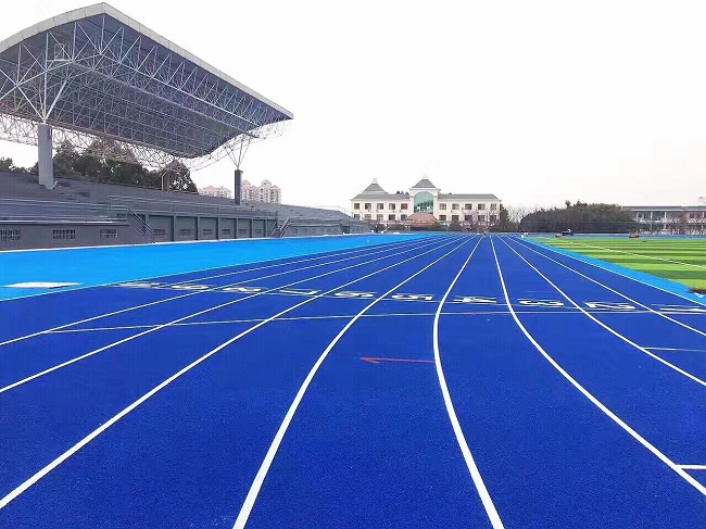 山东航空客机偏出跑道事变考核：塔台传递跑道有大雨机组仍陆续着陆